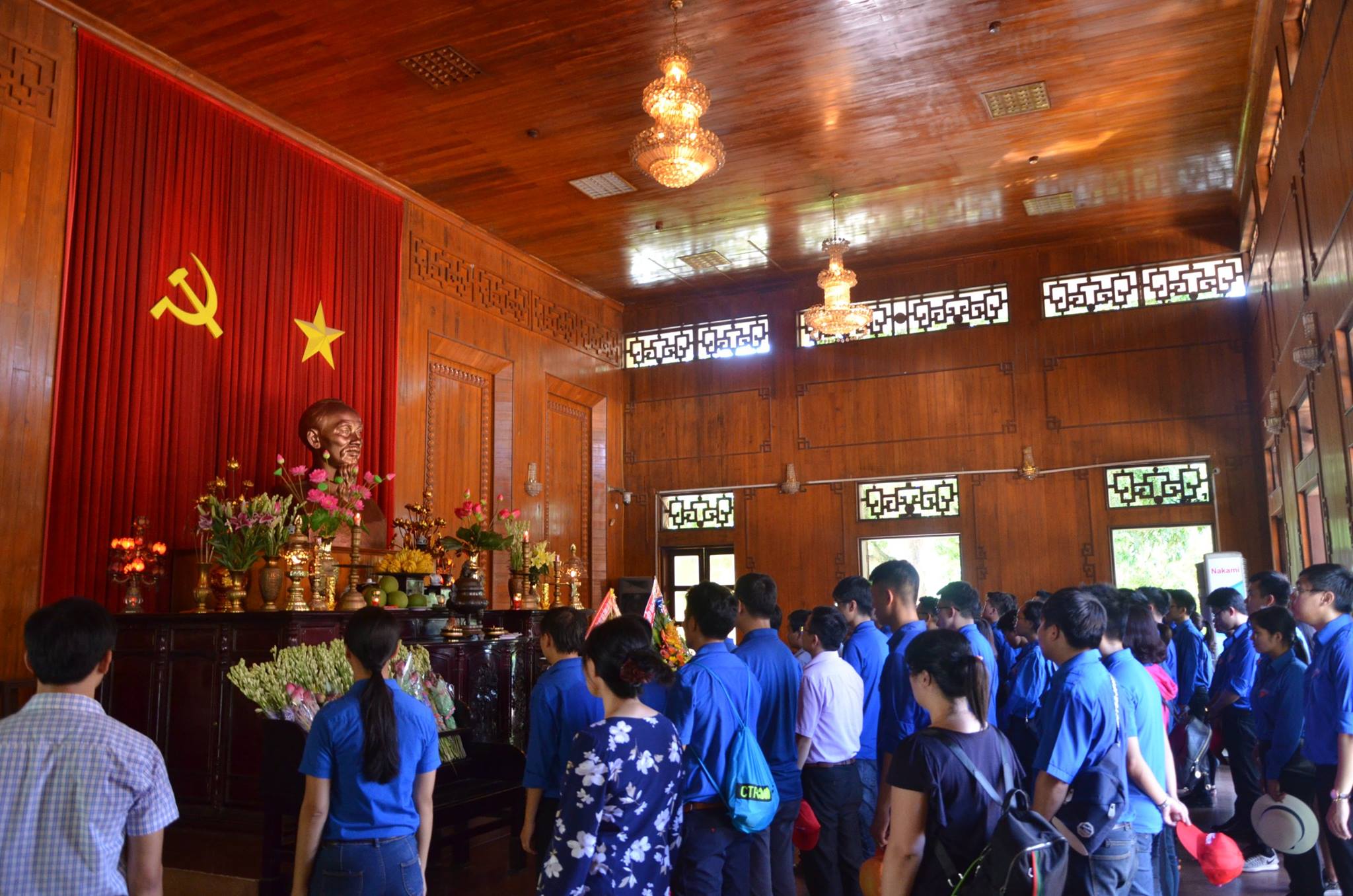 Đoàn Thanh Niên Hecico Dâng Hương Tại Quê Bác